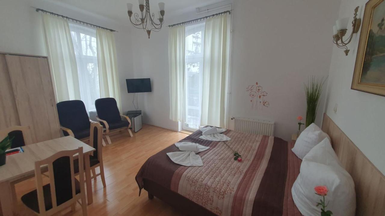 Ow Meduza I Biala Mewa Hotel Miedzyzdroje Exterior photo
